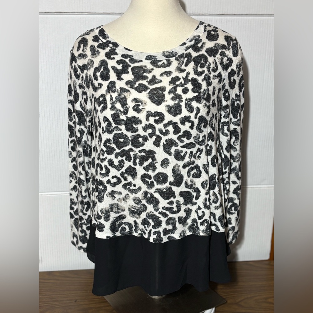 Evri women’s 2x animal print lightweight sweater top 28” L 23” p2p
